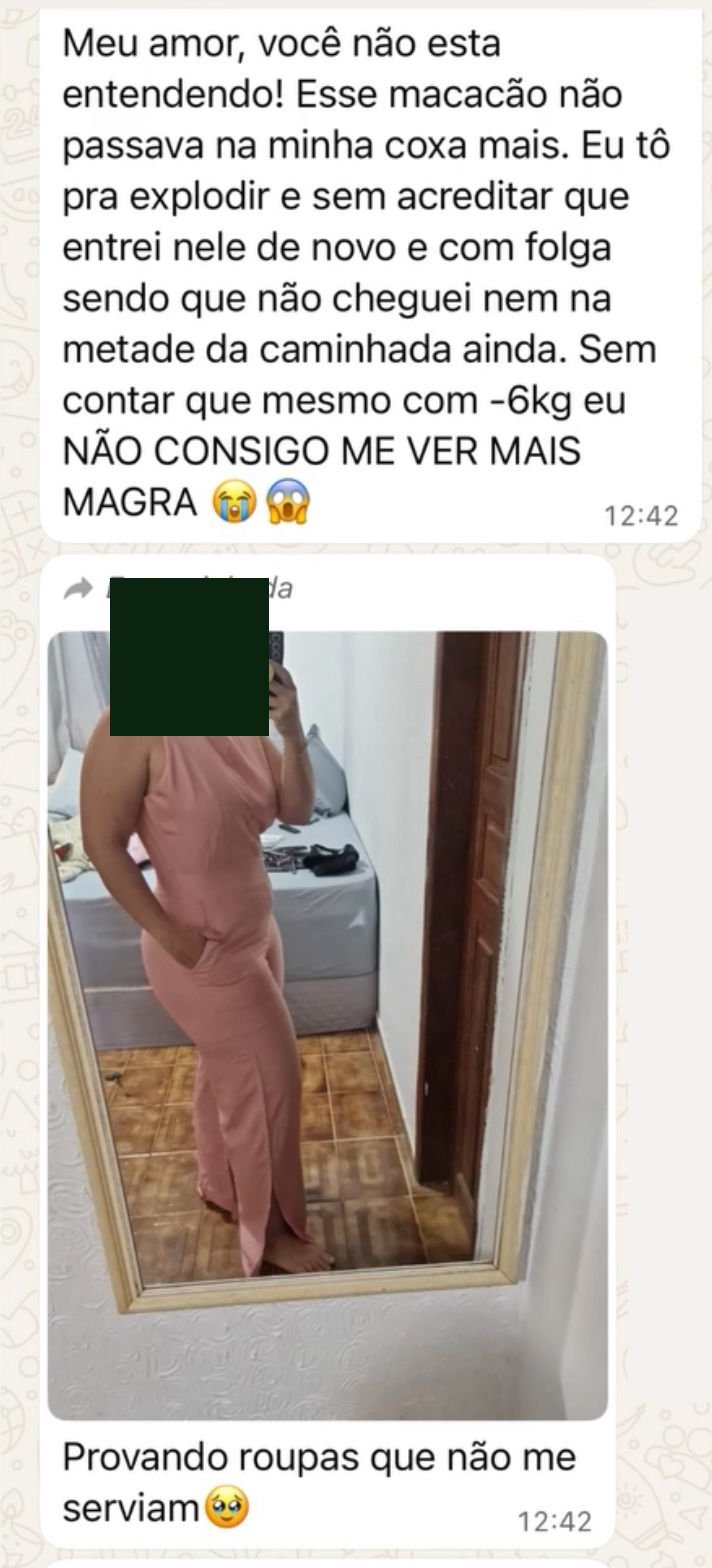 Captura de tela de uma conversa de WhatsApp em que uma paciente conta que voltou a usar uma roupa que não lhe servia, com uma foto em que o rosto foi coberto.